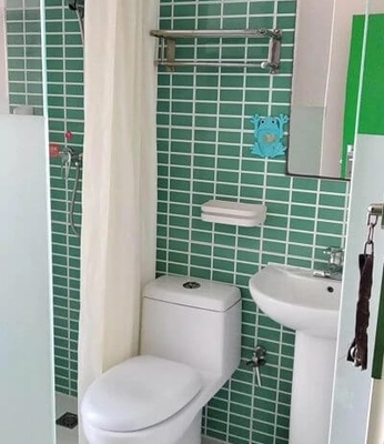 Modern bathroom in Beihai homestay apartment