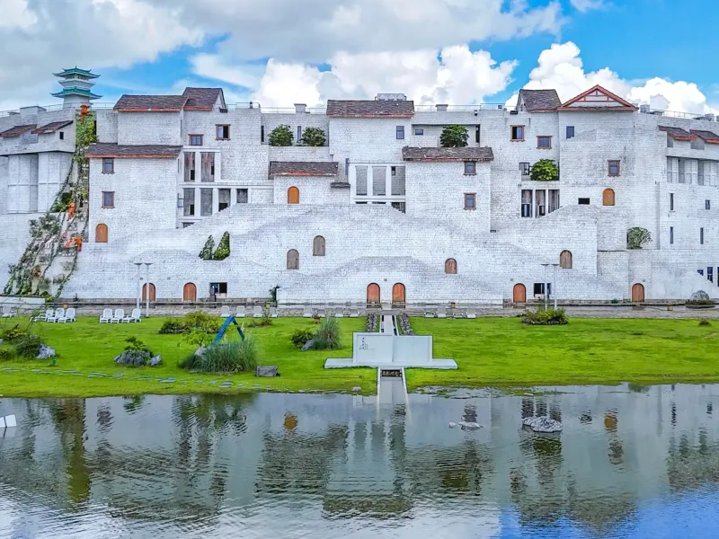 Students enjoying rides, seaside views, and molten-iron fireworks at Maritime Silk Road Paradise in Beihai during an RPL School activity.