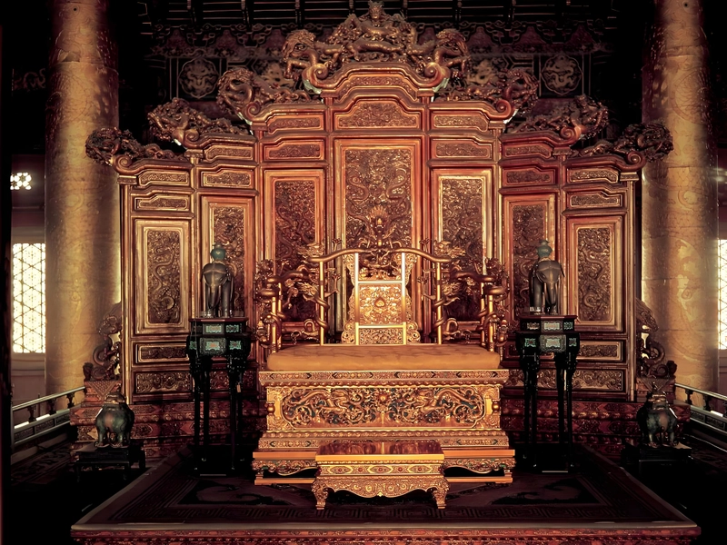 Various traditional Chinese chairs, from Ming-style scholar chairs to Dragon Thrones and common household benches, illustrating the evolution of Chinese furniture, sitting culture, and social hierarchy.