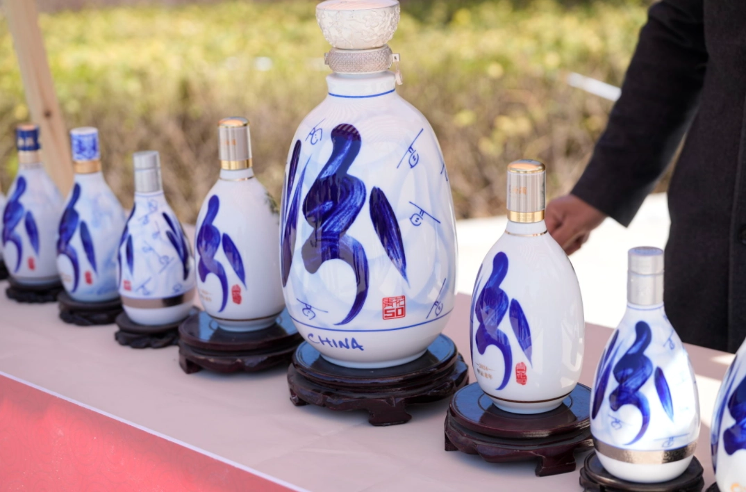 Shanxi mature vinegar in traditional jars