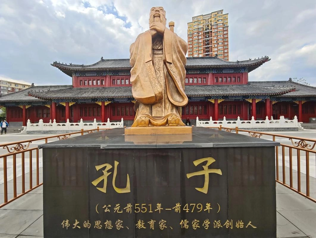Dacheng Hall of the Confucius Temple in Qufu, Shandong, honoring Confucius
