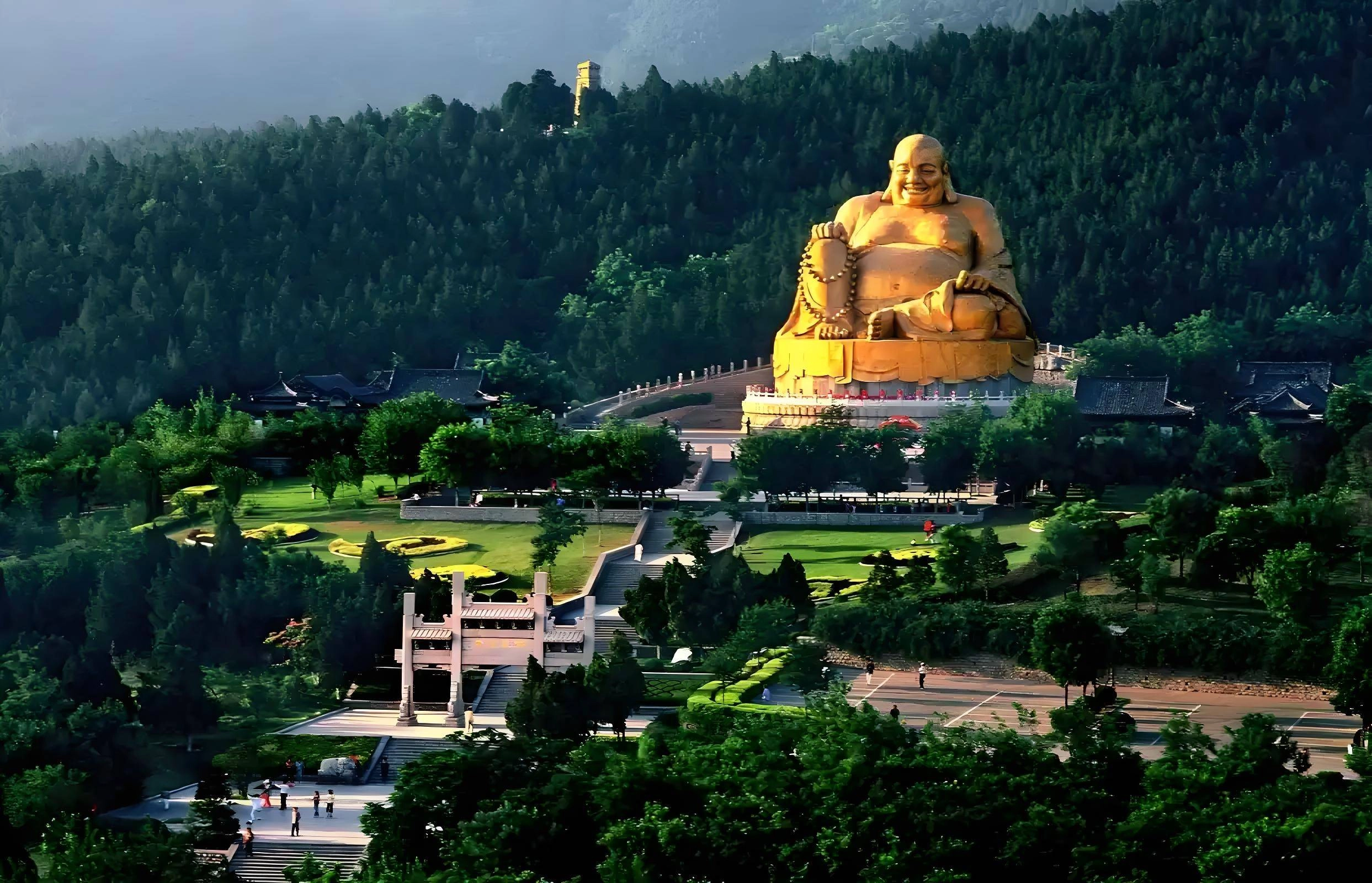 Jinan Baotu Spring with flowing water and surrounding greenery