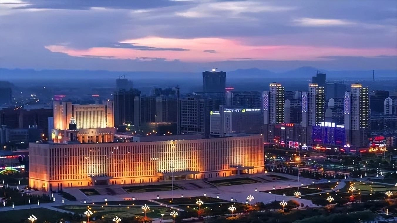 Wuliangsuhai wetland in Bayan Nur with migratory birds and reed marshes