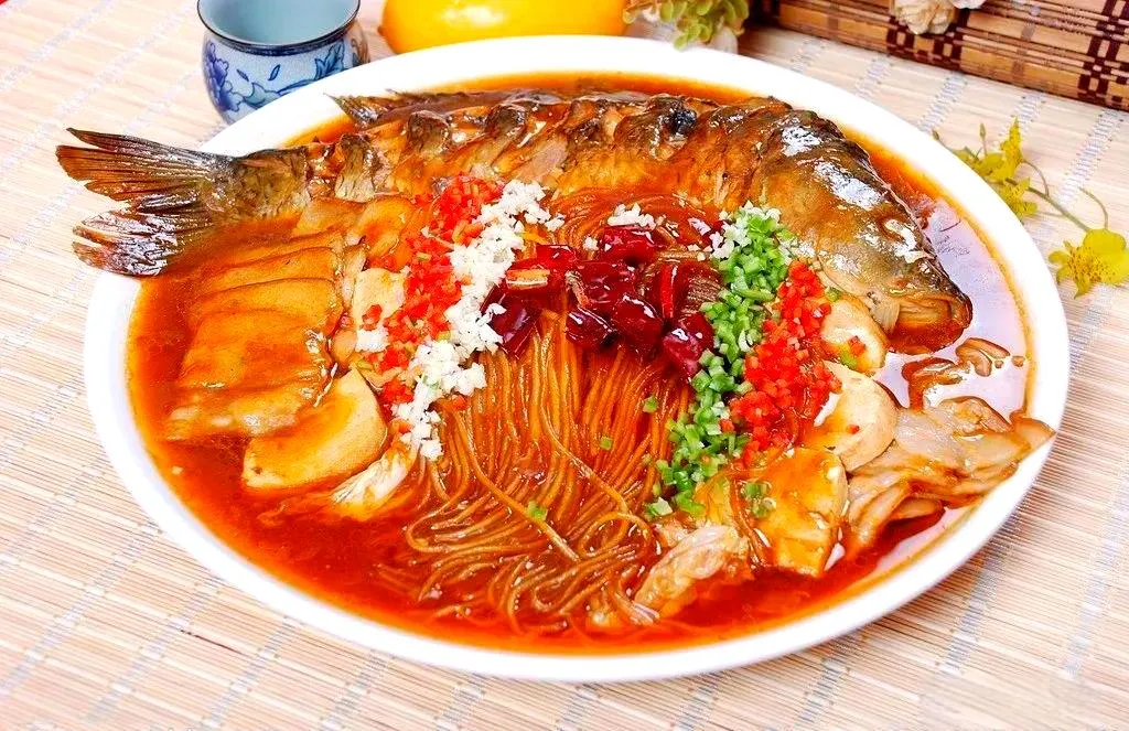 Demoli braised fish with tofu and potato noodles in traditional clay pot