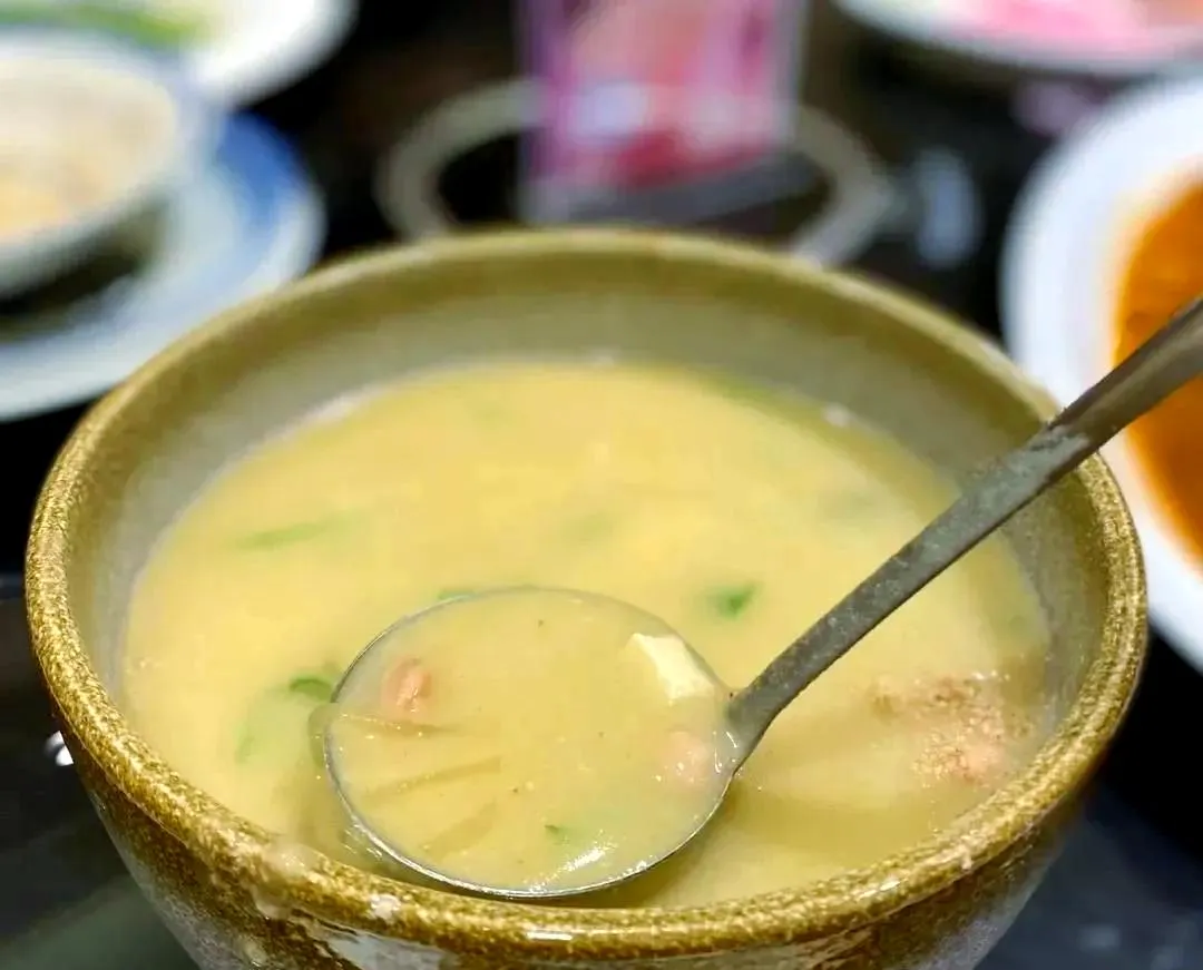 Traditional Handan Doumo millet porridge with various toppings