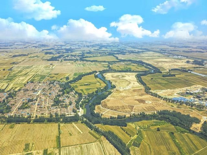 Vast Huang-Huai Plain with fertile farmland and winding Yellow River