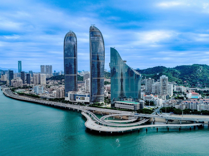 Panoramic view of Fujian, showcasing Wuyi Mountains, Gulangyu Island, and Fujian Tulou. Represents the fusion of mountain and sea landscapes, maritime heritage, traditional crafts, and the vibrant culture of the Eight Min regions.