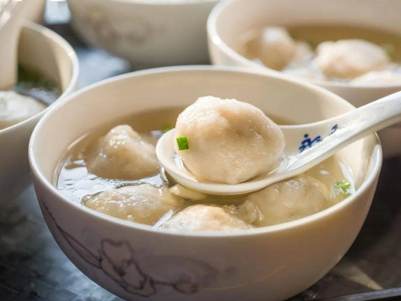 Fuzhou fish balls in soup with springy texture and delicate filling