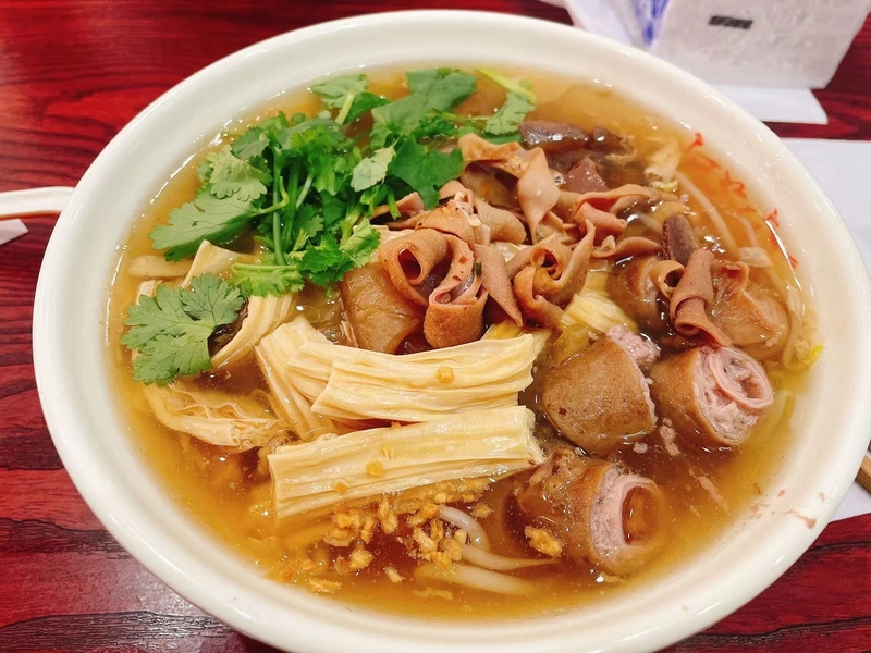 Zhangzhou Lu Mian noodles with rich broth, meats and vegetables