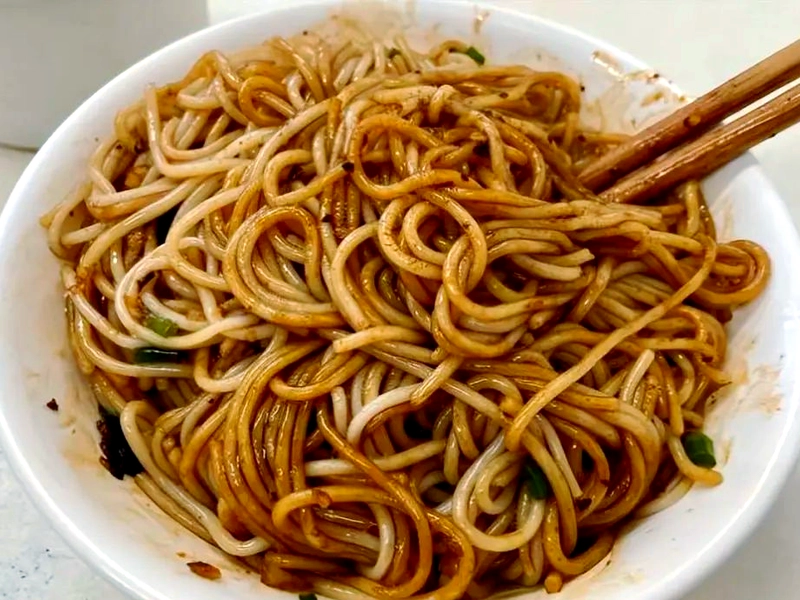 Nanchang Rice Noodles with savory broths and chili sauce