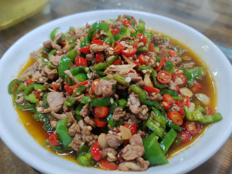 Ruijin Chili Pork quick-fried with chili peppers