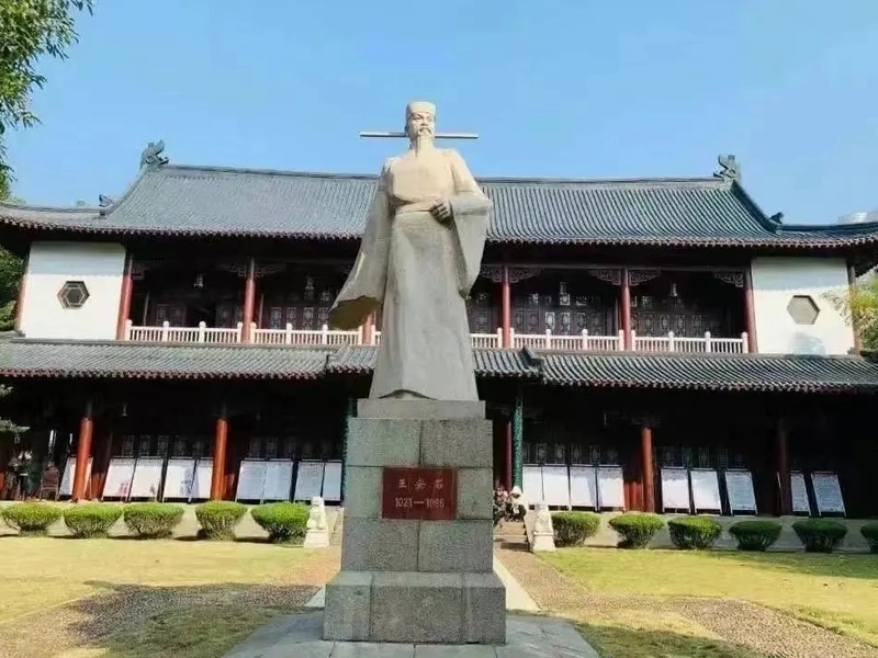 Wang Anshi Memorial Hall in Fuzhou with historical steles and scrolls