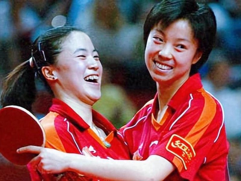 Wang Nan and Zhang Yining competing in table tennis