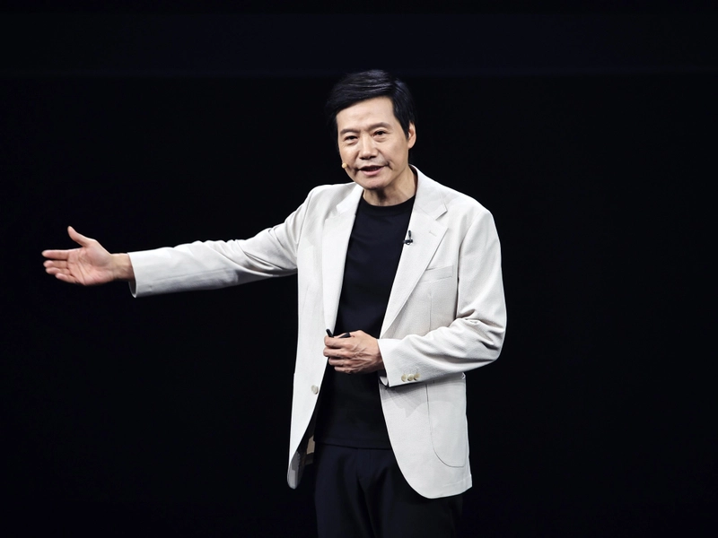 Lei Jun speaking at Xiaomi technology conference