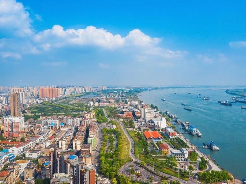 Historic city walls of Jingzhou along the Yangtze River
