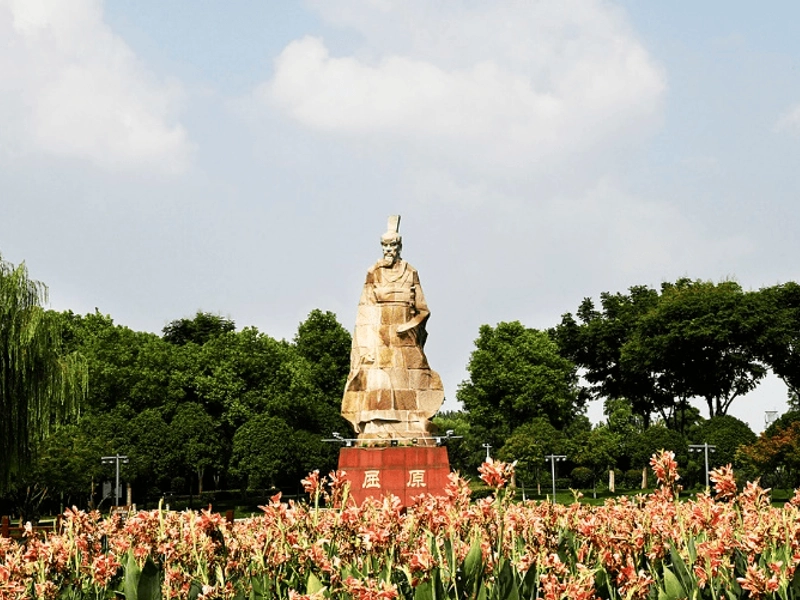Statue of Qu Yuan overlooking the Yangtze River, Zigui, Hubei