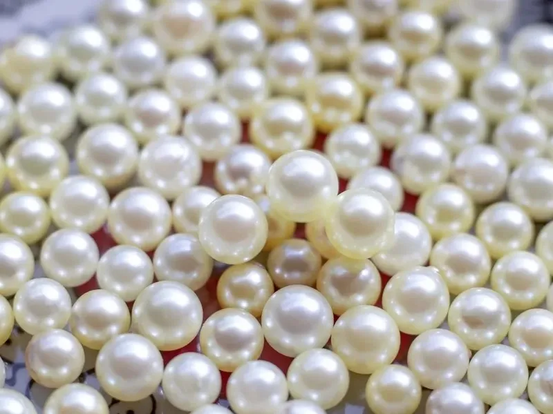 Glossy Hepu South Sea pearls in jewelry