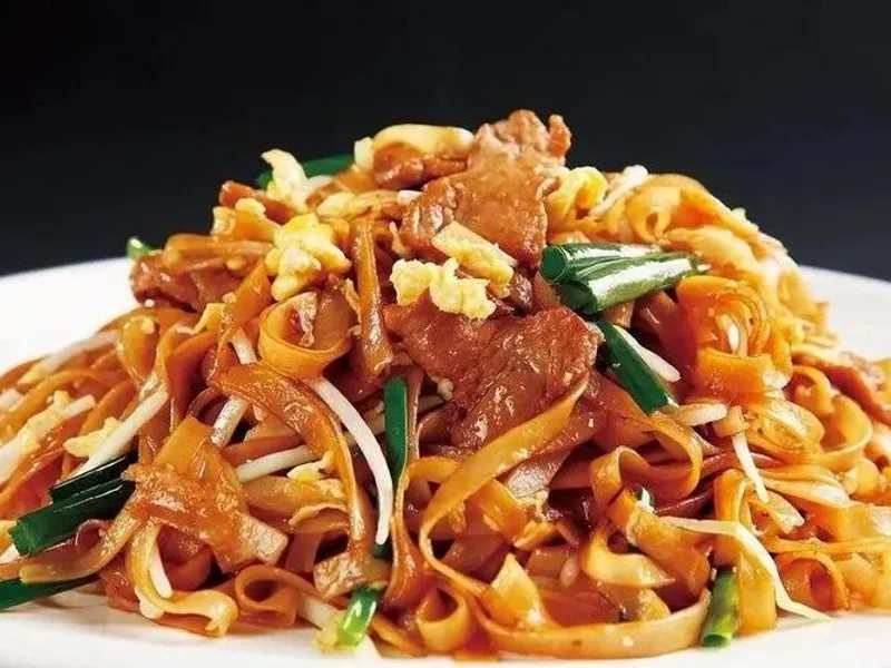 Stir-fried beef ho fun noodles with wok hei