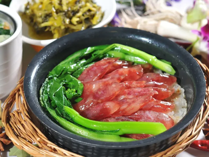 Clay pot rice with chicken, sausage, and mushrooms