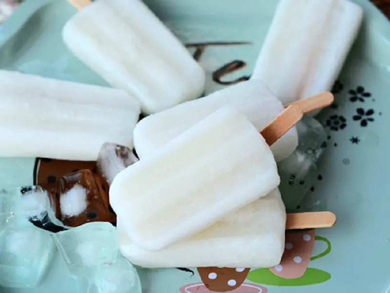 Old-school Chinese popsicles and homemade ice cream representing traditional flavors, summer nostalgia, and cultural culinary practices in China.