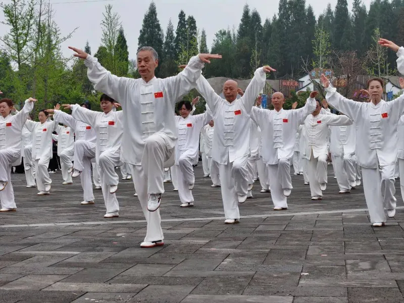 A detailed visual depiction of traditional and modern Chinese leisure activities, including calligraphy, tea ceremonies, mahjong, Tai Chi in parks, square dancing, digital gaming, and festival celebrations.