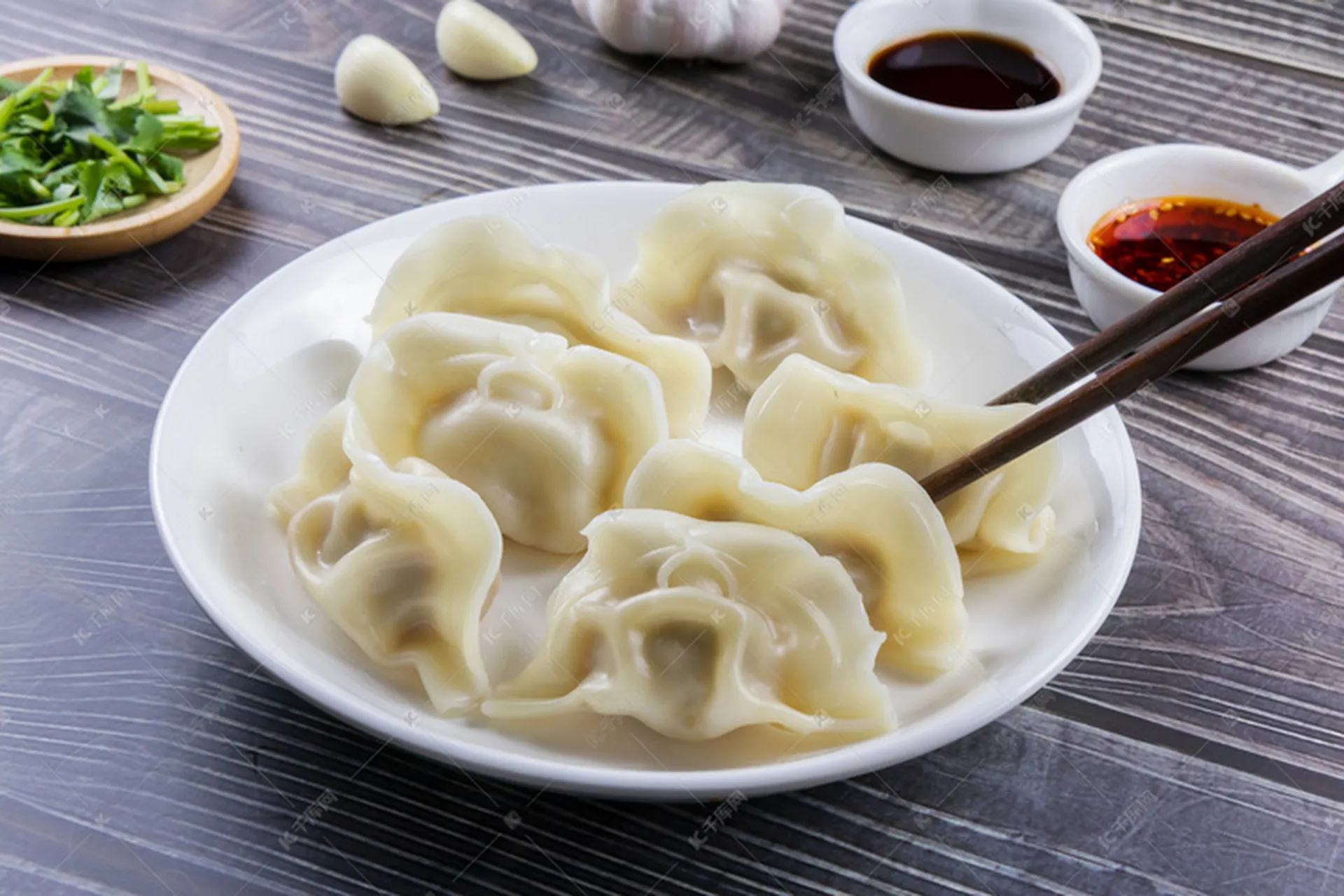 A variety of Chinese dumplings showcasing popular fillings like pork and cabbage, shrimp and pork, lamb and carrot, and vegetarian options, highlighting traditional Chinese cuisine.