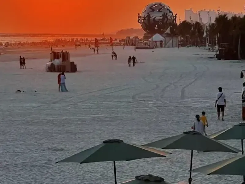 Beihai's vibrant local markets and cuisine, featuring fresh seafood and traditional snacks enjoyed by residents and visitors alike.