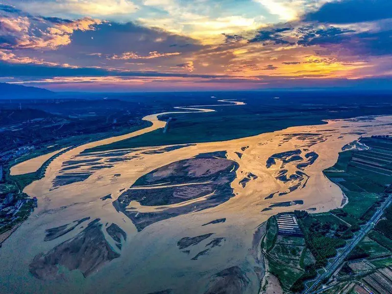 Ancient archaeological sites along the Yellow River, showing early Chinese civilization and settlements that thrived thousands of years ago.