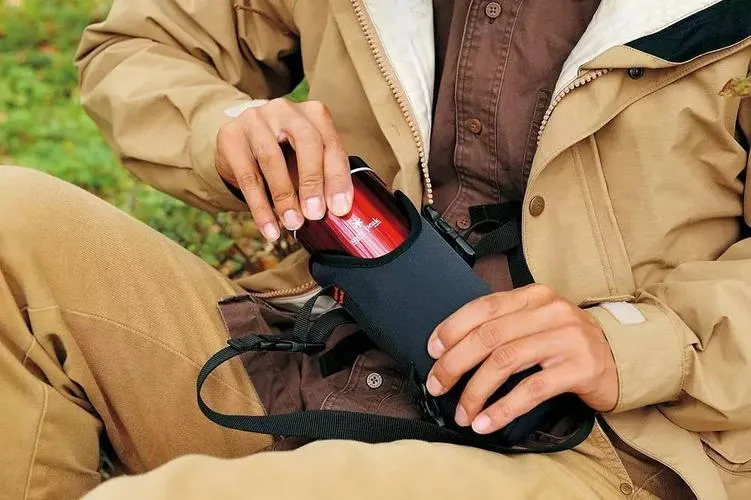 Various ingredients for insulated cup drinks, including wolfberries, chrysanthemum, and red dates