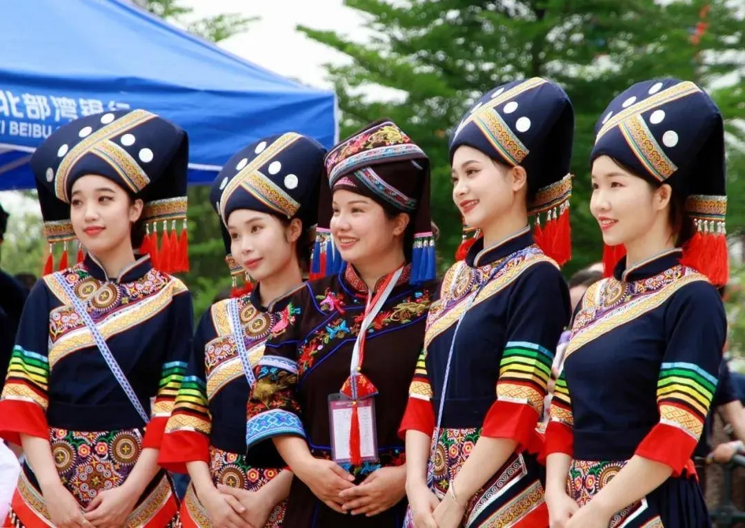 Zhuang ethnic minority traditional clothing