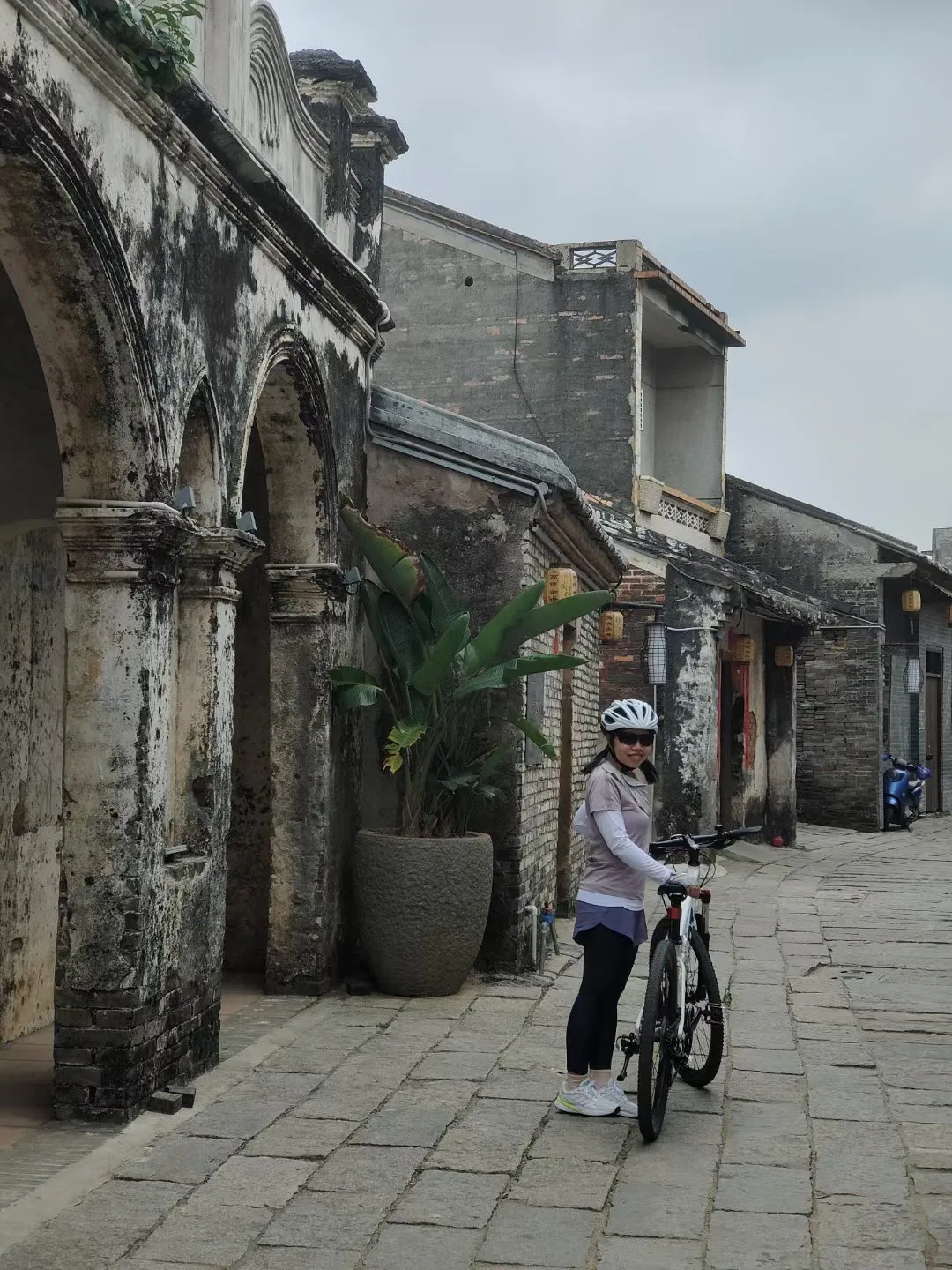 Beihai Old Street cultural walk with RPL School students