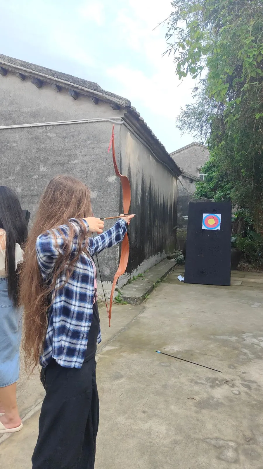 Gap Year Student experience archery in Beihai